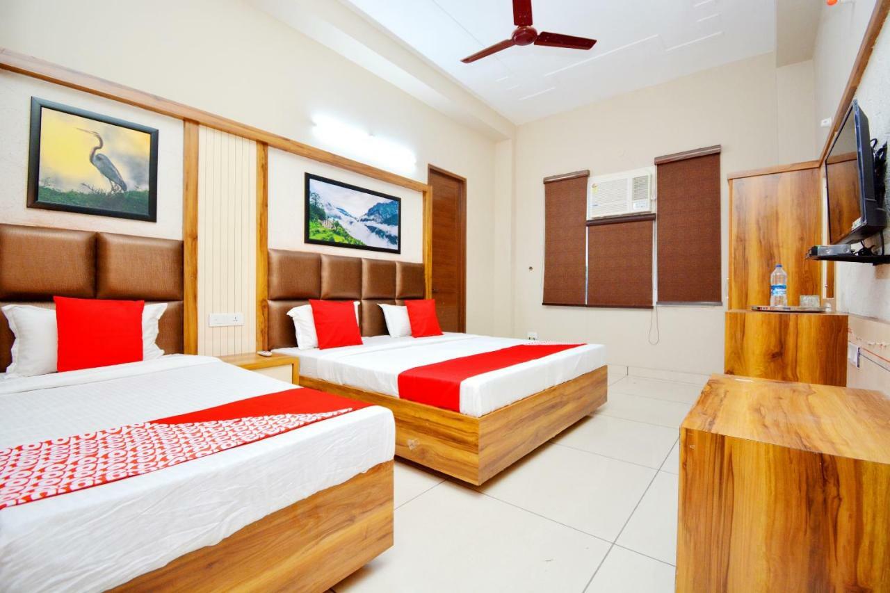 Oyo 40699 Grand Sokhi Hotel Tarn Taran Exterior photo